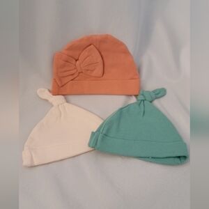 NWOT Kids' Bow and Knot Beanie Set - Orange, White, and Green Size 0-6 Months